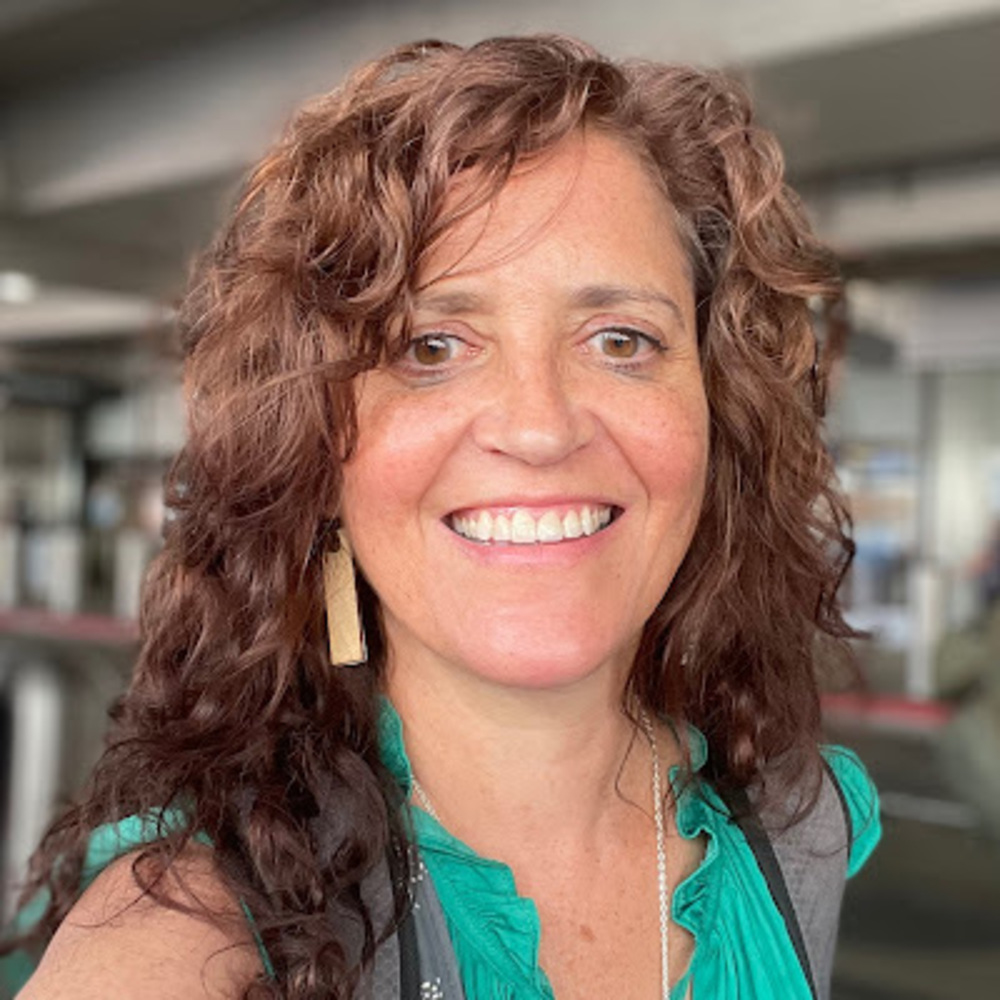 Meet your Posher, Julie aj viola